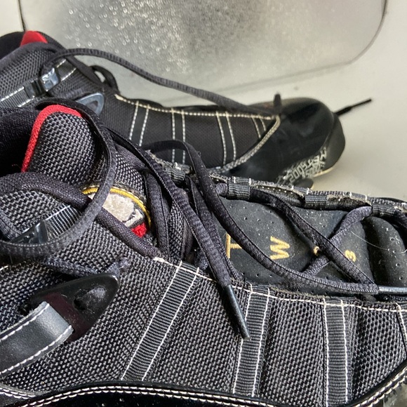 Air Jordan sneakers lightly used black on black red liner sz 10.5 - Picture 10 of 10